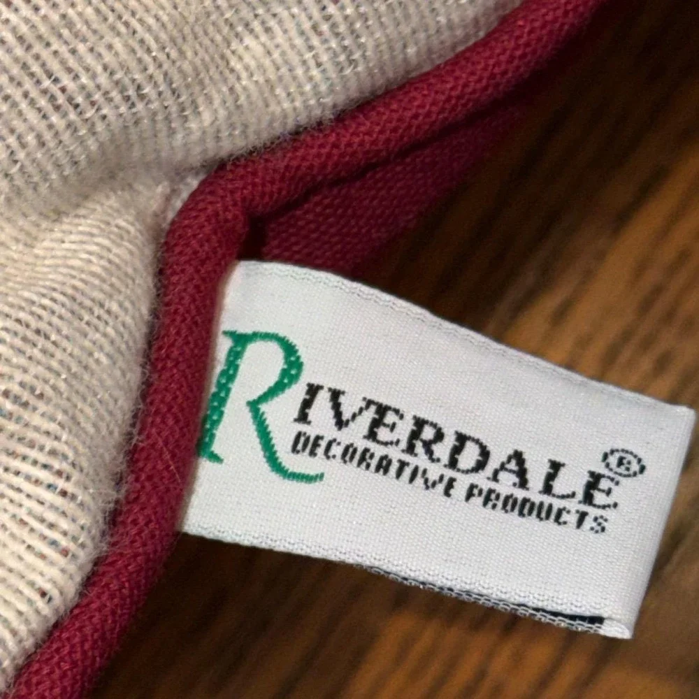 Riverdale Decorative Products good pre
